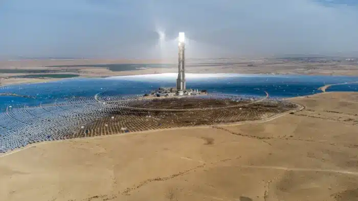 La Chine a tellement investi dans le solaire et l'éolien que la crise pétrolière mondiale la secoue à peine