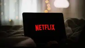 112 millions de vues en moins d'un mois : ce film d'action Netflix rend les abonnés incapables d'éteindre leur écran, et les critiques ne comprennent pas pourquoi