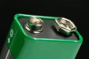 Cette batterie nucléaire tient dans un dé et promet 100 ans d'autonomie : les physiciens restent sceptiques sur ses performances réelles