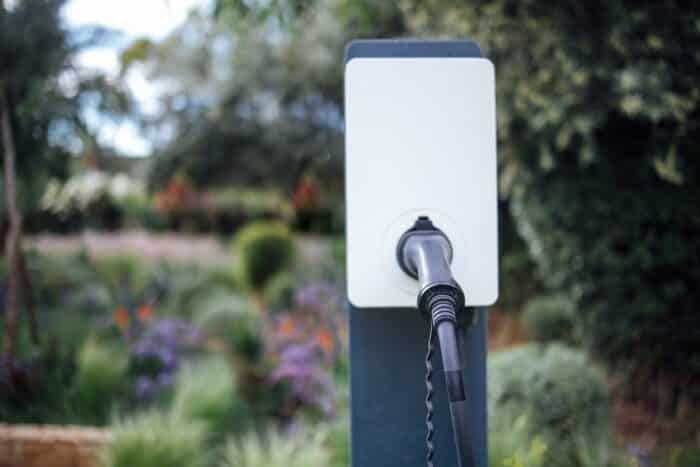 Voiture électrique : les bornes trop chères inquiètent les usagers