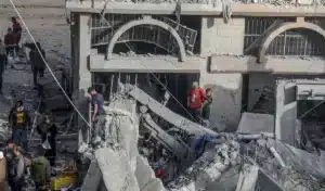 Des artisans de Gaza transforment 57 millions de tonnes de débris en briques Lego : « on reconstruit nos maisons deux fois moins cher »