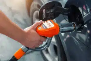 Ce carburant à 0,85€ le litre séduit de plus en plus d'automobilistes mais est-ce vraiment la bonne solution ?