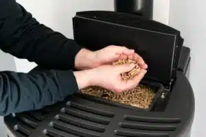 Beaucoup de gens ne le réalisent pas, mais leur poêle à granulés ne chauffe plus rien en cas de coupure de courant