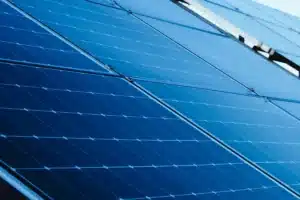Les centrales à charbon sabotent vos panneaux solaires sans que vous le sachiez : une étude chiffre des pertes de rendement à 6%
