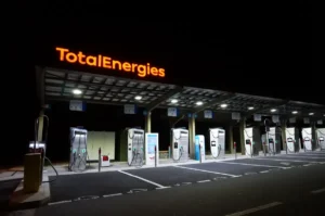 Sébastien Lecornu promet des aides "sur-mesure" sur le carburant : les automobilistes qui font plus de 50 km par jour n'y croient plus