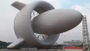 La Chine suspend douze turbines à un dirigeable géant : ce « cerf-volant » produit 3 MW, de quoi alimenter de nombreux foyers sans un seul pylône