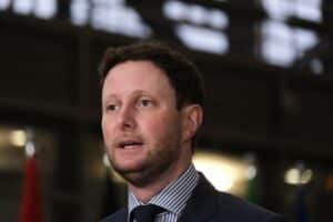 Voitures autonomes : Clément Beaune alerte sur le retard européen face à la Chine et aux États-Unis