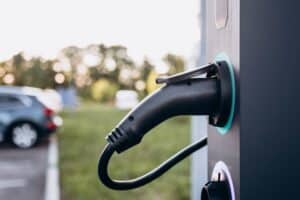 Électrification : Emmanuel Macron reprend la main sur un dossier clé de son quinquennat
