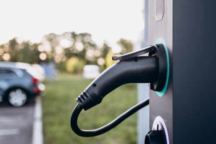 Électrification : Emmanuel Macron reprend la main sur un dossier clé de son quinquennat