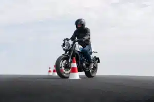 Bonne nouvelle pour les motards : ils pourront payer leur plein deux fois moins cher