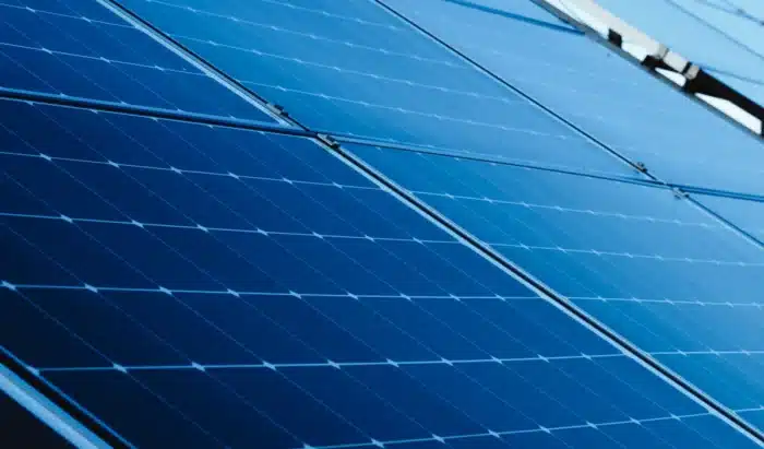 L'UE coupe les subventions aux onduleurs chinois : ces boîtiers installés sur votre toit peuvent éteindre le réseau électrique national à distance