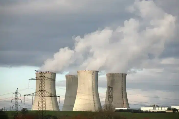 Enedis redoute des coupures d'électricité cet été : les câbles en sous-sol atteignent « jusqu'à 80 degrés » et personne n'y peut rien