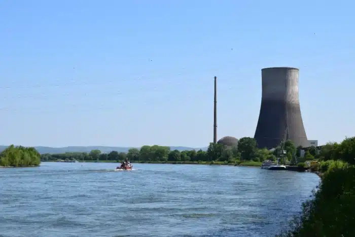 Canicule 2026 : les réacteurs nucléaires s'arrêtent les uns après les autres, et EDF prévient que « ce n'est que le début de l'été »