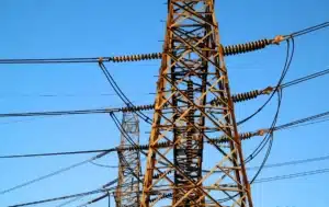 Les data centers IA consomment tant d'électricité que Bruxelles envisage de demander aux particuliers de réduire leur consommation : le débat fait rage