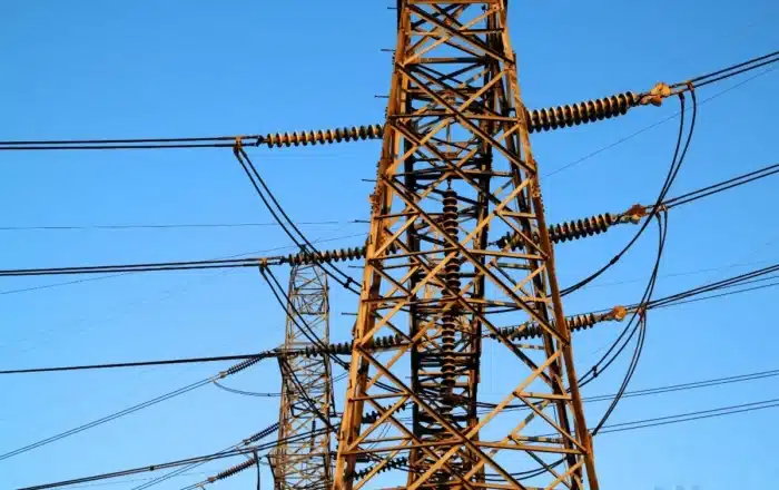 Les data centers IA consomment tant d'électricité que Bruxelles envisage de demander aux particuliers de réduire leur consommation : le débat fait rage