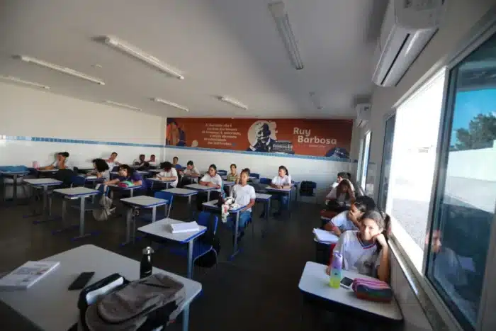 EDF débloque 80 millions d'euros pour climatiser écoles et crèches avant septembre : les directeurs d'établissement découvrent les conditions à remplir