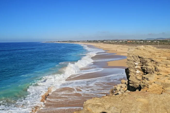 Le Portugal déplace 2,2 millions de tonnes de sable pour sauver 37 mètres de plages : les géologues n'avaient jamais vu une opération pareille