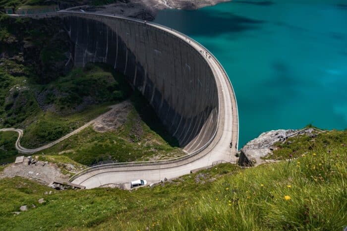 Hydro,electric,dam,and,reservoir,in,the,austrian,alps