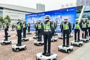 Pourquoi la Chine remplace ses agents de circulation par des robots capables de dresser des amendes, et ce que ça change pour les piétons