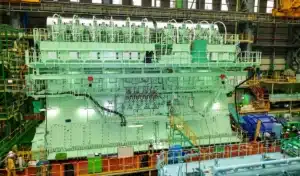Ni hydrogène ni diesel : ce moteur géant de navire tourne à l'ammoniac, un carburant toxique qui réduit de 90% les émissions de gaz à effet de serre