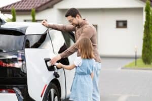 Voiture électrique : la baisse des prix qui change tout en 2026