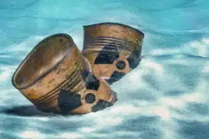 200 000 barils radioactifs se décomposent au fond de l'océan : les océanographes qui les ont filmés parlent d'une bombe à retardement silencieuse