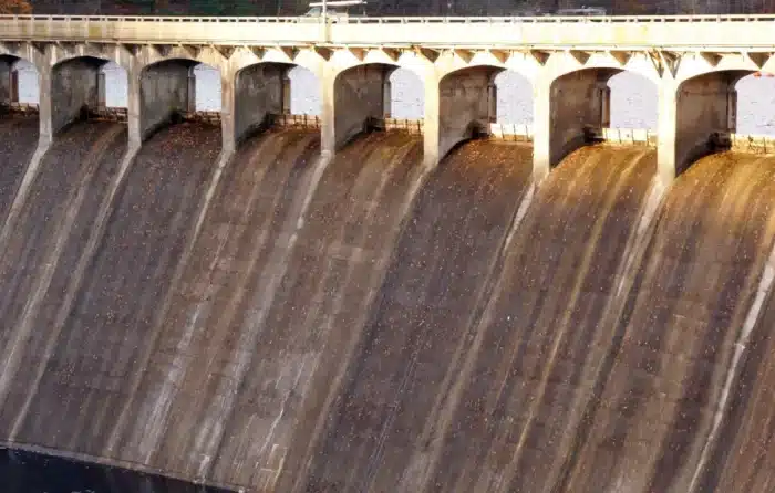 Près de 8,4 millions d'euros pour un barrage jamais rempli : la justice ordonne sa destruction totale aux frais du département du Tarn