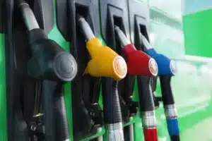 Carburant : comment payer moins cher votre plein avant de partir en vacances