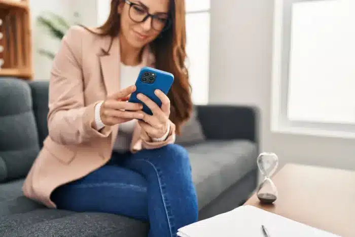 Oubliez le mot de passe WiFi : cette fonction cachée de votre téléphone vous connecte en 10 secondes, et vos invités ne la connaissent pas