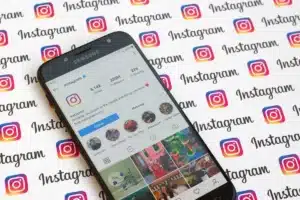 Instagram vous géolocalise en temps réel et veut que vos abonnés le sachent : c'est du flicage déguisé en fonctionnalité