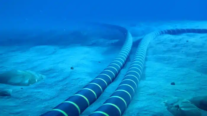Le câble TAT-8, pionnier de l'Internet transatlantique, remonté des fonds marins au large du Portugal