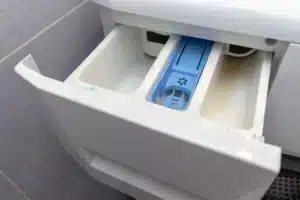 Beaucoup de gens ne le réalisent pas, mais ce troisième compartiment du lave-linge que vous ignorez est la raison pour laquelle votre linge sent mauvais