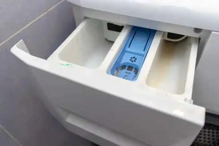 Beaucoup de gens ne le réalisent pas, mais ce troisième compartiment du lave-linge que vous ignorez est la raison pour laquelle votre linge sent mauvais