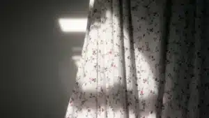 Pourquoi de plus en plus de Français accrochent un drap mouillé à leur fenêtre : cette technique espagnole fait chuter la température de 5°C sans climatisation