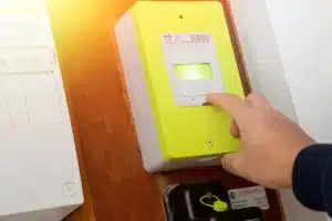 Changement de nom sur le contrat d'électricité : voilà la règle officielle imposée par la loi avant la coupure
