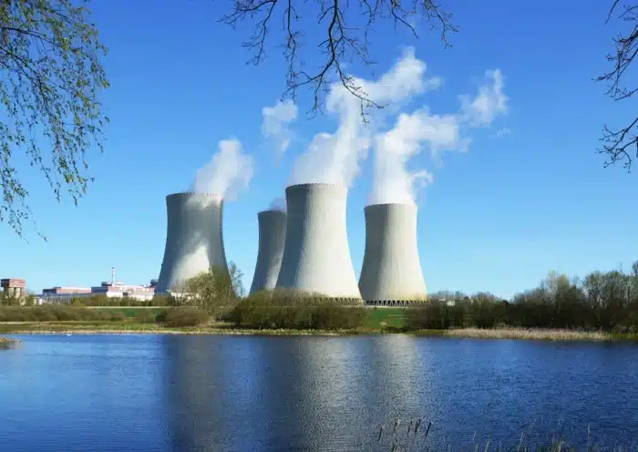 Face à la sécheresse, EDF coupe trois réacteurs nucléaires : les riverains découvrent que le problème n'est pas l'atome mais l'eau