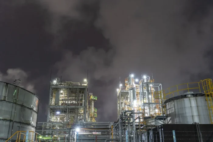 Guerre en Ukraine : violent incendie dans une raffinerie pétrolière russe après d'un drone se soit écrasé
