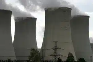 La plus grande centrale nucléaire du monde n'a pas produit un seul watt depuis 2011 : au Japon, ses sept réacteurs attendent un redémarrage que personne n'ose fixer