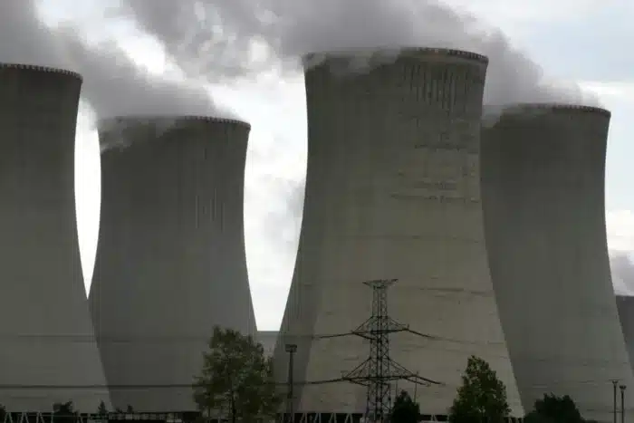 La plus grande centrale nucléaire du monde n'a pas produit un seul watt depuis 2011 : au Japon, ses sept réacteurs attendent un redémarrage que personne n'ose fixer