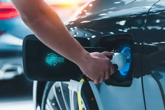 Le Royaume-Uni taxera les voitures électriques au kilomètre dès 2028 : la France pourrait suivre, et les automobilistes s'inquiètent déjà