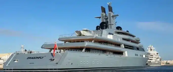 Le mégayacht du cofondateur de Google consomme autant que 600 foyers : trop imposant pour la marina, il finit au quai de la Marine espagnole