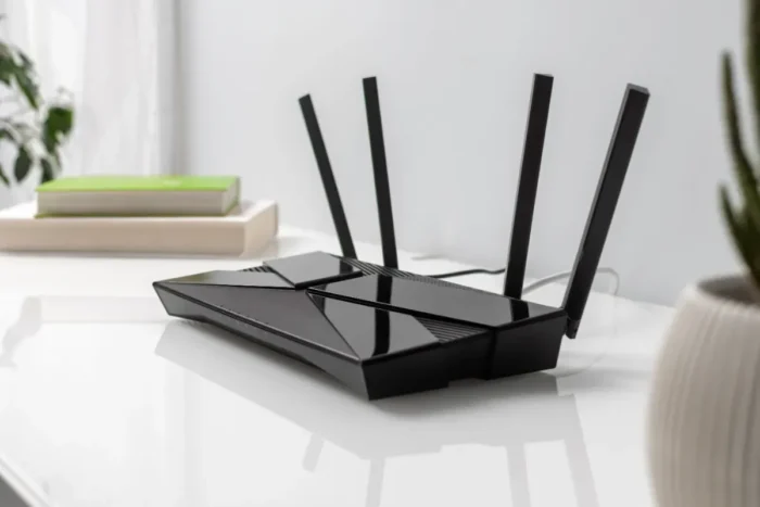 Oubliez les amplificateurs Wi-Fi : un expert explique pourquoi l'aluminium derrière la box fait mieux pour zéro euro