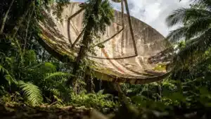 Pendant 57 ans, ce radiotélescope géant de Porto Rico a écouté le ciel : aujourd'hui son trou de 305 m restera là pour toujours, et les astronomes n'y peuvent rien