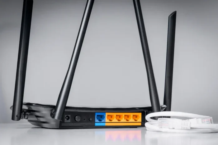 Placer du papier aluminium sous votre routeur WiFi : ce que cela provoque et pourquoi les spécialistes le conseillent
