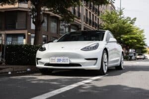 Tesla abandonne le Solar Roof : l'échec technique qui redessine sa stratégie énergétique