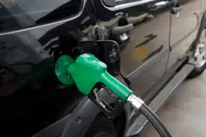 À quelques kilomètres de la France, ce pays est la destination phare pour faire son plein à moindre coût