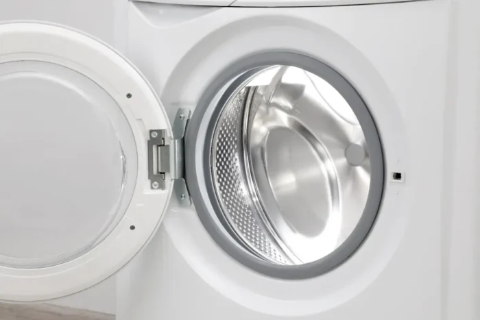 Bosch et Electrolux sont formels : voici combien de temps laisser votre lave-linge ouvert après chaque cycle, et pourquoi beaucoup s'y prennent mal