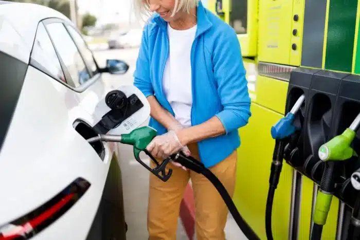 Carburant : le coût mensuel de l'essence est maintenant trois fois supérieur à celui de la recharge électrique