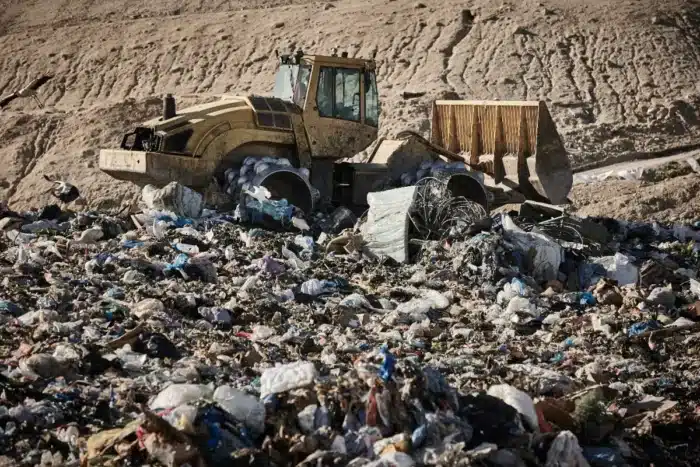 En 1983, Atari a enfoui des camions remplis de jeux vidéo non vendus dans une décharge du Nouveau-Mexique, et lors de l'excavation en 2014, environ 1 300 cartouches ont été retrouvées, certaines valant ensuite plusieurs centaines voire milliers de dollars