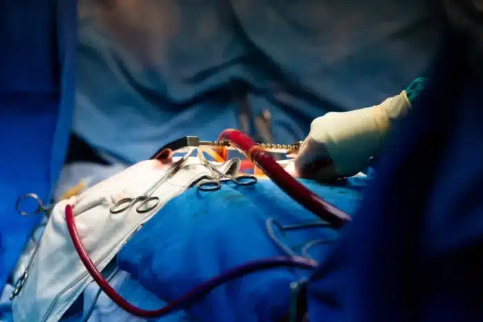 En Chine, une IA a guidé un robot chirurgien lors d'une opération du cœur : les cardiologues du monde entier sont divisés